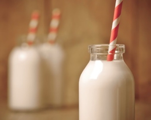 6) Homemade coconut milk! (via savorylotus.com)