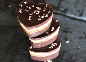 Raw Chocolate Cheesecake Hearts (via foodily.com)