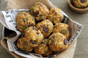 Pumpkin Spice Chocolate Chip Bites (via runningtothekitchen.com)