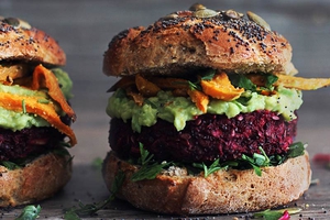 The Ultimate Veggie Burger (via theawesomegreen.com)