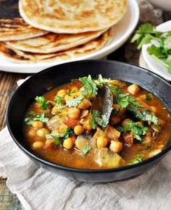 7) Chickpea Curry (via fussfreecooking.com)