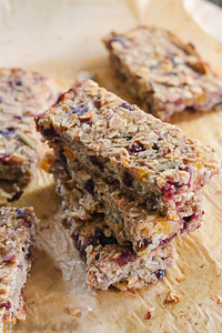 Sprinkle into homemade granola bars for extra fibre (via eatgood4life.com)