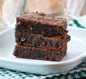 Double Chocolate Grain-Free Brownies (via loveyourselfgreen.com)