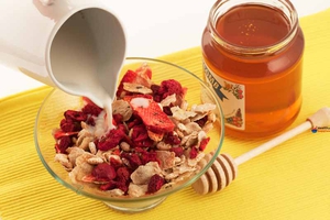 7) Gluten-Free Red Berry & Chia Muesli