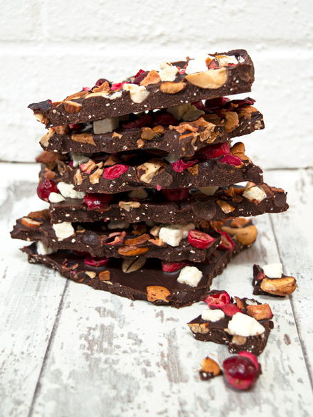 Fruit &#038; Nut Raw Chocolate Bark