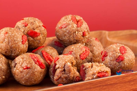 Gingerbread Goji Snack Balls