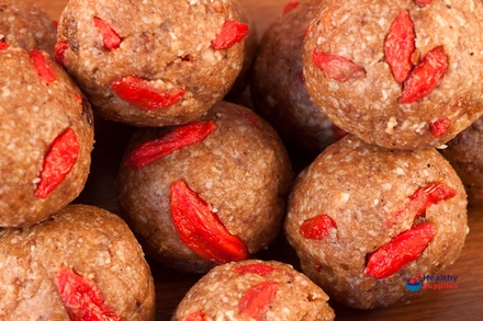 Gingerbread Goji Snack Balls