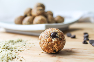 Hemp Seed Energy Balls (via thehonoursystem.com)