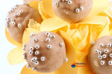 Lemon and White Chocolate Cake Pops