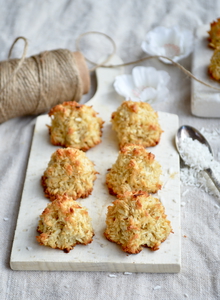 8) Coconut Macaroons (via thesmoothielover.com)