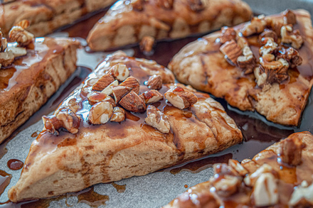 Vegan Scones with Nuts &#038; Maple Caramel