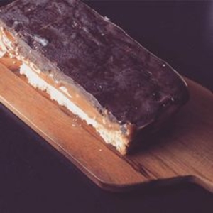 Raw Chocolate Caramel Slices (via thebrightonkitchen.com)