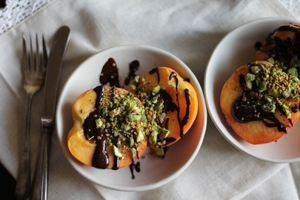 Pistachio and Raw Chocolate Drizzled Peaches (via kriscarr.com)