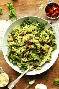 Pea Pesto Pasta (via minimalistbaker.com)