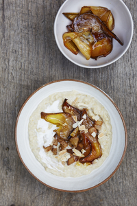 Caramelised Coconut Cinnamon Pears (via honestlyhealthyfood.com)