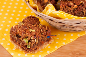 Pistachio & Fig Tray Bake