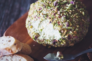 Pistachio Crusted Cashew Cheeseball (via hotforfoodblog.com)