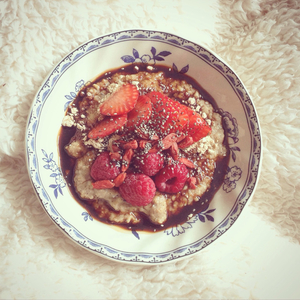 Golden Maca Porridge with Mulberries and Coconut Sugar (via thebrightonkitchen.com)