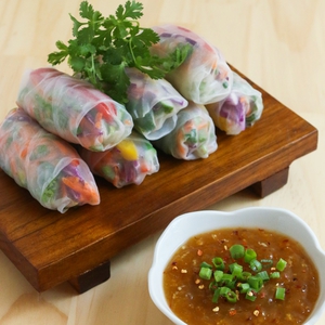 Rainbow Spring Rolls (via thirstyfortea.com)