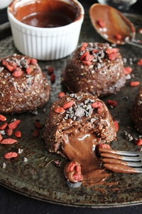 Raw Chocolate Molten Lava Cakes (via thisrawsomeveganlife.com)