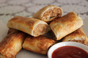 Vegetarian Sausage Rolls (via theveggiemama.com)