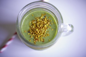 Spinach, Pear and Cashew Smoothie (via thebrightonkitchen.com)