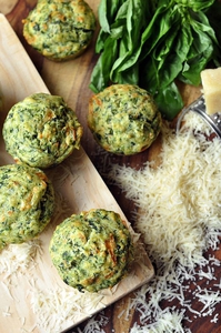 Pesto Spinach Muffins (via thecandidappetite.com)