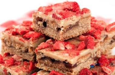 Strawberries & Cream Shortbread Slices