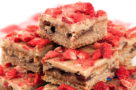 Strawberries &#038; Cream Shortbread Slices