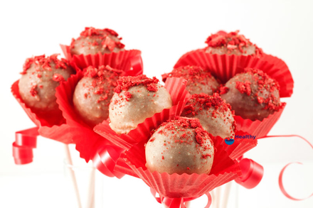 Strawberry and White Chocolate Cake Pops