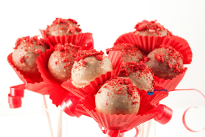 Strawberry and White Chocolate Cake Pops