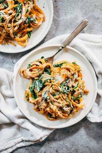 Creamy Spinach Sweet Potato Noodles with Cashew Sauce. (via pinchofyum.com)