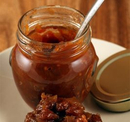 Tangy Tomato and Apple Chutney