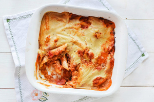 Vegan Bolognese Pasta Bake (via wallflowerkitchen.com)