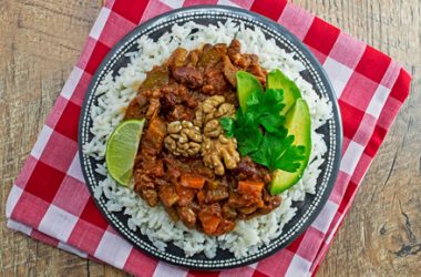 Vegan Chilli with Walnuts