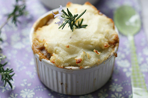 Vegetable Lentil Shepherd's Pie (via yummymummykitchen.com)