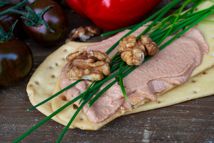 Roasted Red Pepper &#038; Walnut Dip