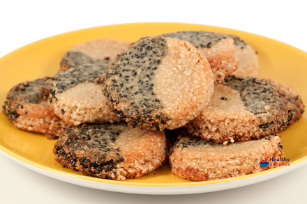 Ying Yang Sesame Biscuits