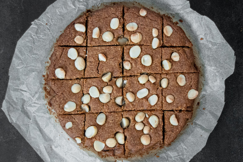 Butter Bean &#038; Macadamia Blondies