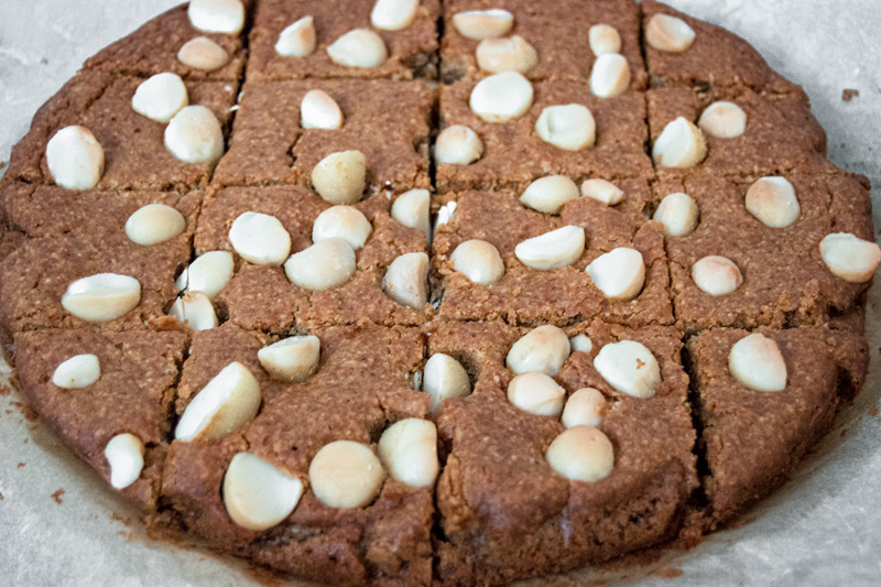 Butter Bean &#038; Macadamia Blondies