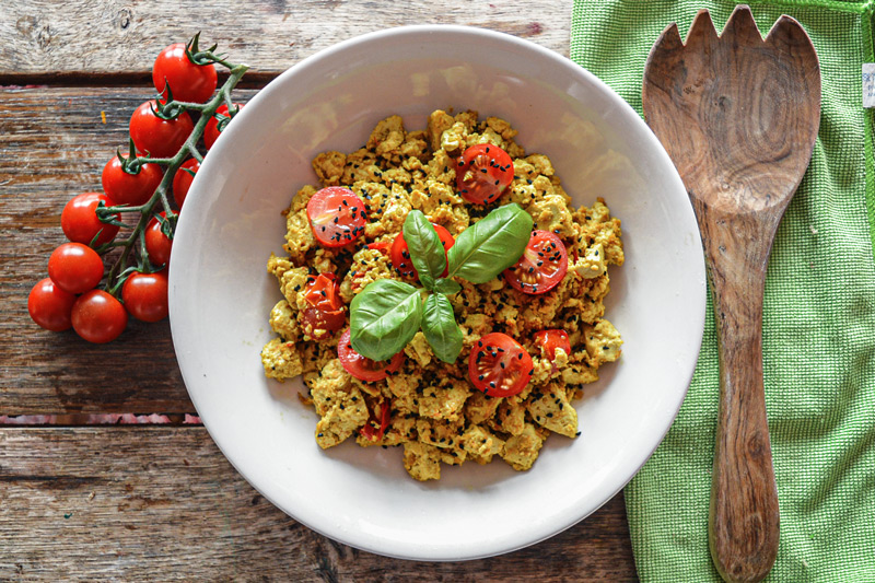 Tofu Scramble with Tomatoes &#038; Basil