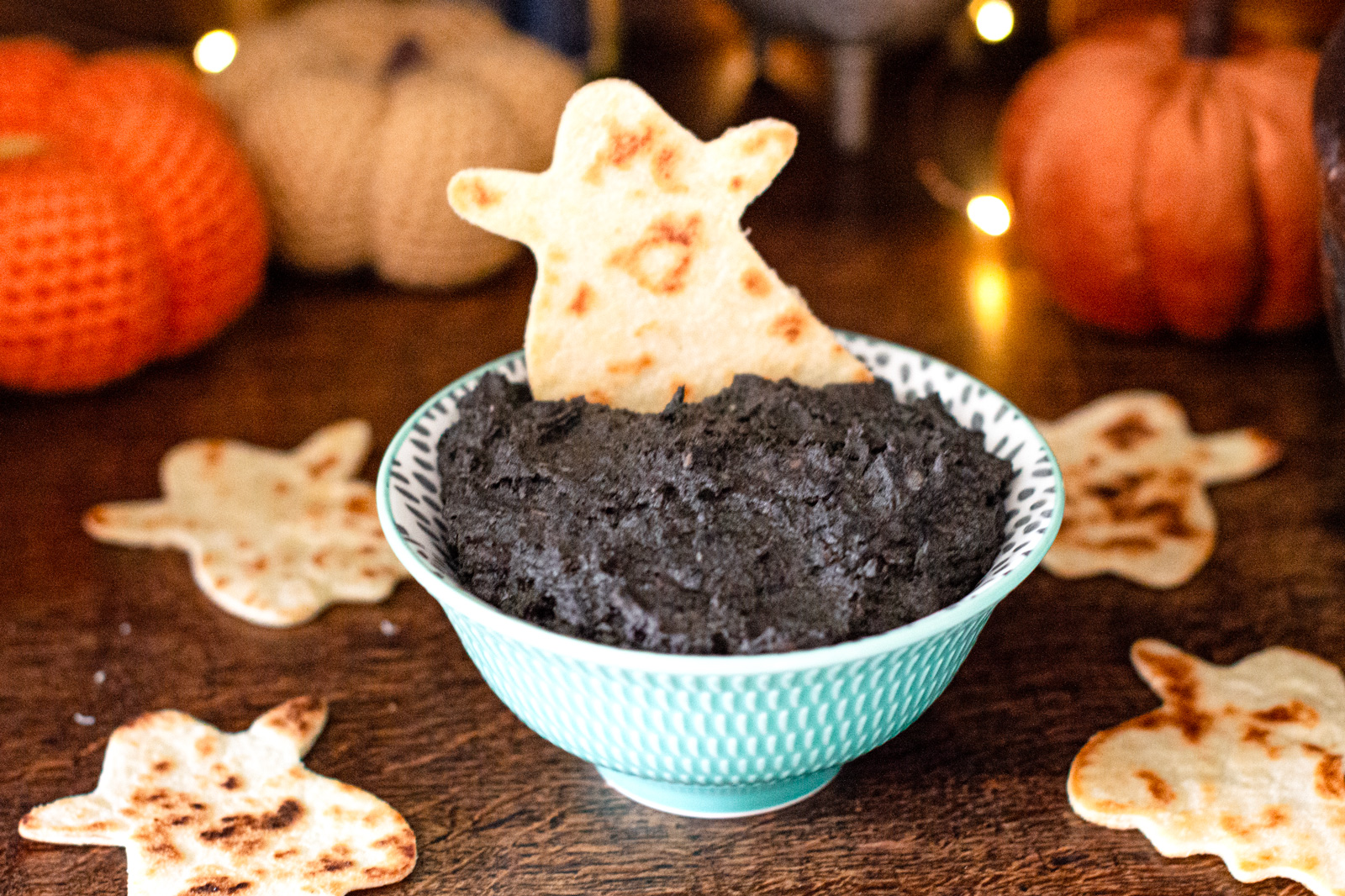 Tortilla &#8216;Ghosts&#8217; Crackers &#038; Black Bean &#8216;Plasma&#8217;