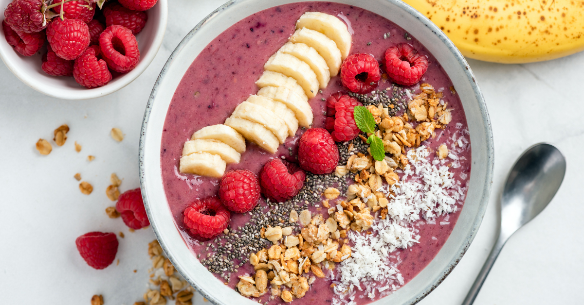 <h2>What Makes a Smoothie Bowl (Not Just a Smoothie)</h2>