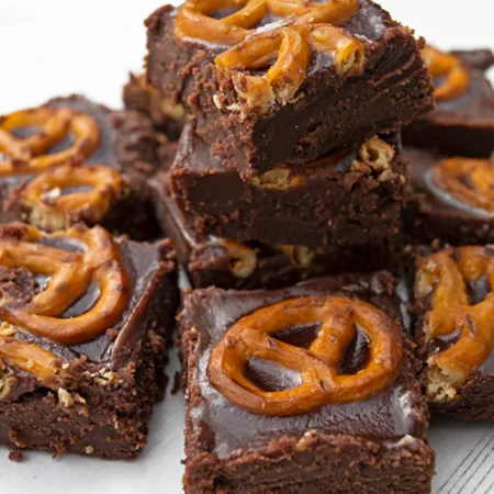 Vegan Chocolate Fudge with Salty Pretzels