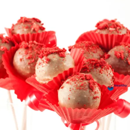 Strawberry and White Chocolate Cake Pops