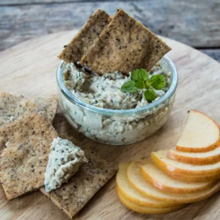 Cashew Dill & Garlic Fromage with Vegan Crackers