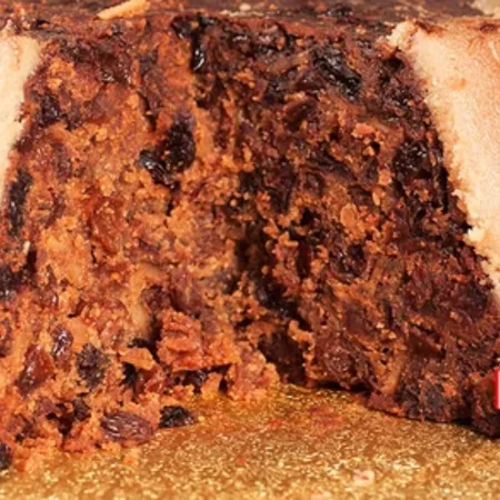 Berry Festive Christmas Cake