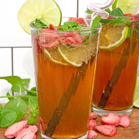 Strawberry, Kombucha and Mint Mojito